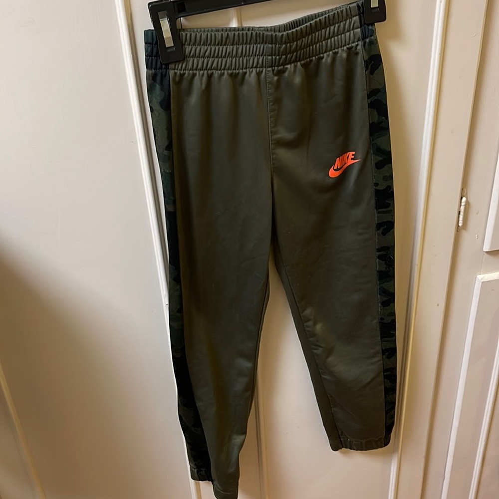 Boys Nike green camo joggers size 7